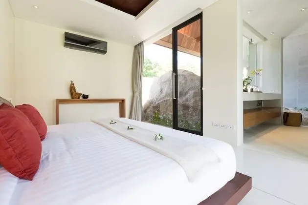 Five Bedrooms Villa