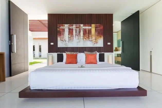 Five Bedrooms Villa