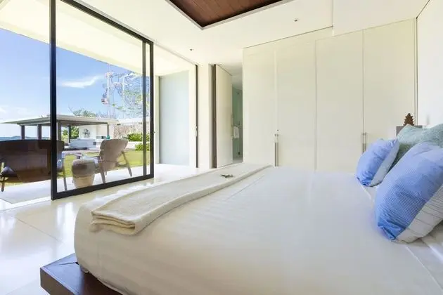 Five Bedrooms Villa