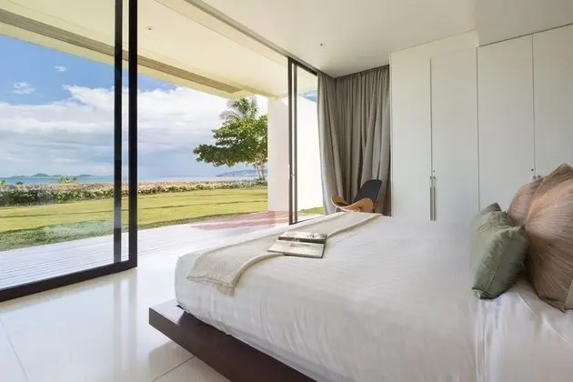 Five Bedrooms Villa