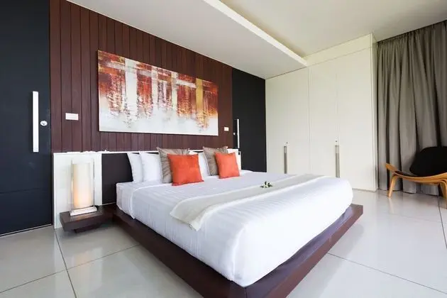 Five Bedrooms Villa