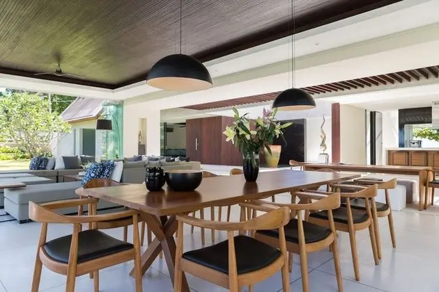 Five Bedrooms Villa