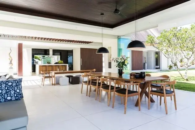 Five Bedrooms Villa