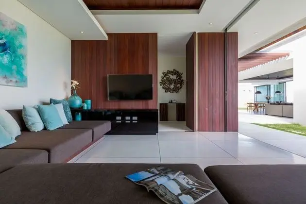 Five Bedrooms Villa