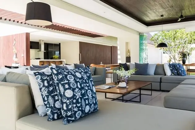 Five Bedrooms Villa