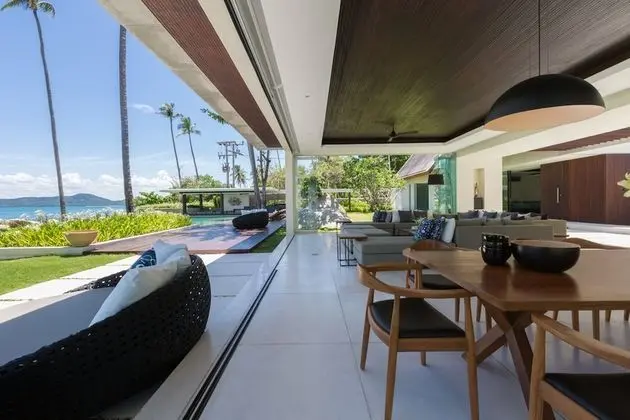 Five Bedrooms Villa