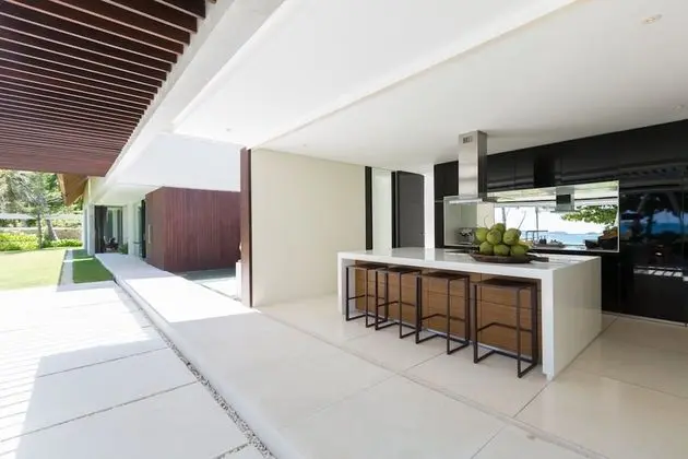Five Bedrooms Villa