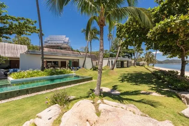Five Bedrooms Villa