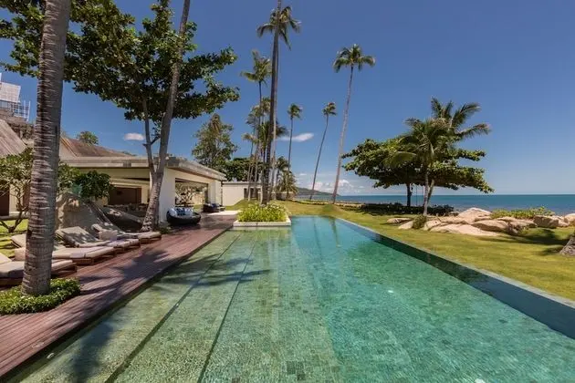 Five Bedrooms Villa