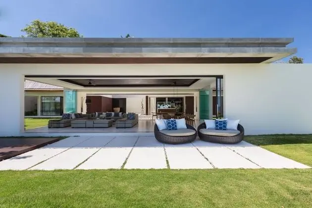 Five Bedrooms Villa