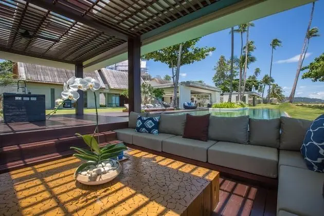Five Bedrooms Villa