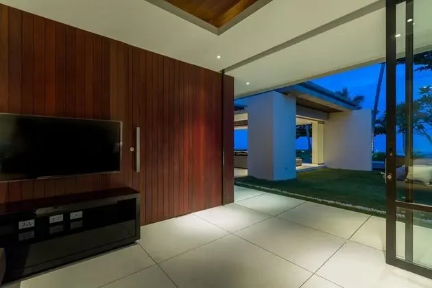 Five Bedrooms Villa