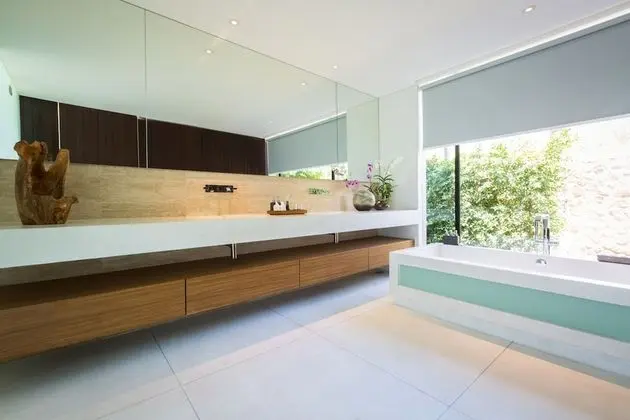 Five Bedrooms Villa