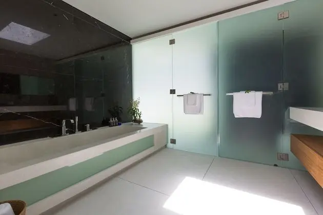 Five Bedrooms Villa
