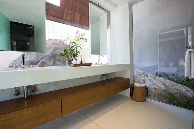 Five Bedrooms Villa