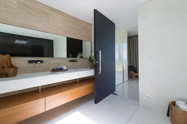 Five Bedrooms Villa