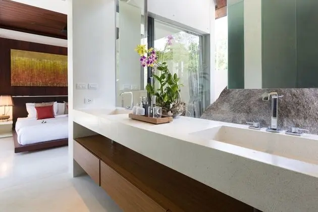 Five Bedrooms Villa