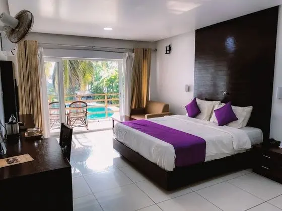 Premier Pool View