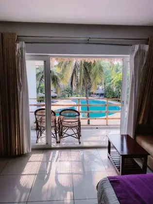 Premier Pool View