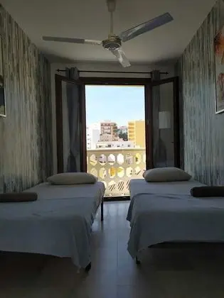 Tek Büyük veya İki Ayrı Yataklı Oda, Ortak Banyo