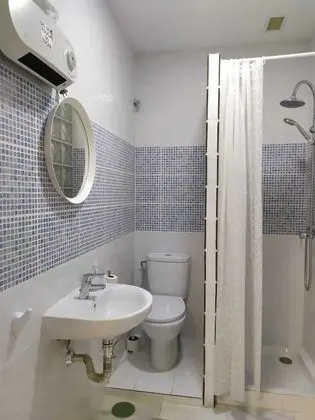 Tek Büyük veya İki Ayrı Yataklı Oda, Ortak Banyo