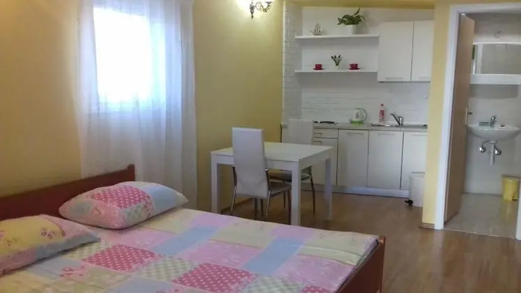 Stüdyo (Malaga - comfortable and free parking)