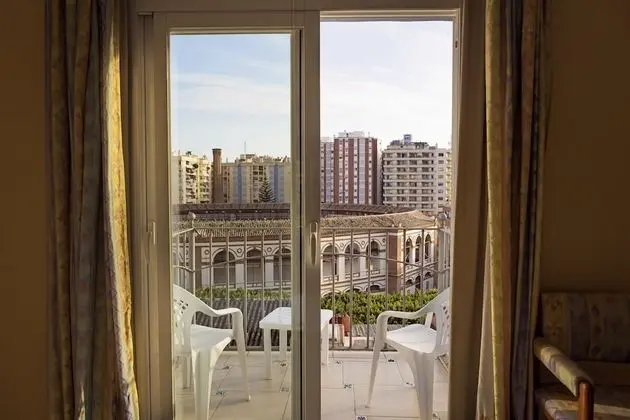 Tek Büyük Yataklı Oda, Balkon, Liman Manzaralı