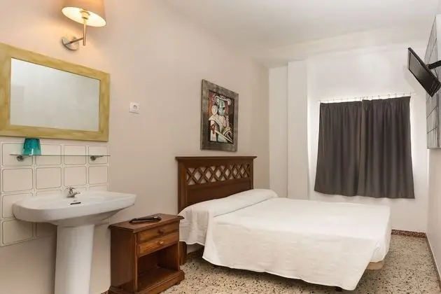 Tek Büyük Yataklı Oda, Ortak Banyo