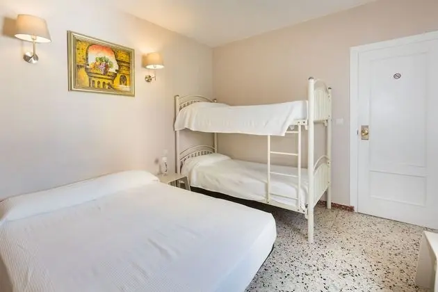 Üç Kişilik Oda, Ortak Banyo (3 beds)