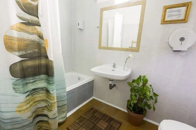 Üç Kişilik Oda, Ortak Banyo (3 beds)