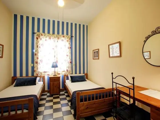 İki Ayrı Yataklı Oda, Ortak Banyo