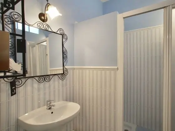 Tek Büyük Yataklı Oda, Ortak Banyo