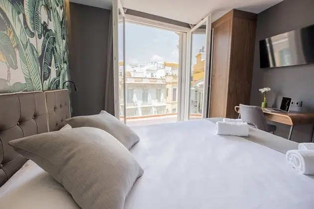 Superior Tek Büyük Yataklı Oda, Balkon, Şehir Manzaralı