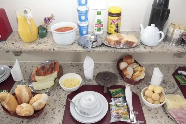 Odada yemek servisi