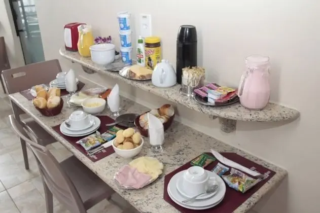 Odada yemek servisi