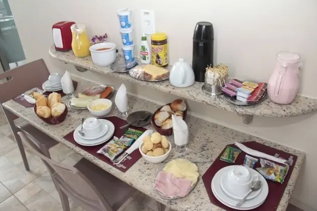 Odada yemek servisi