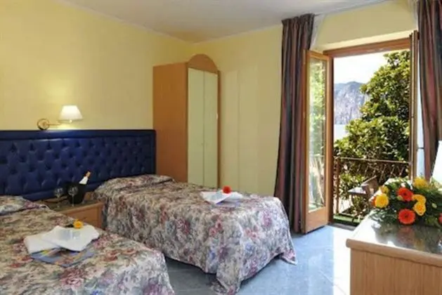 Standard Tek Büyük veya İki Ayrı Yataklı Oda, Göl Manzaralı