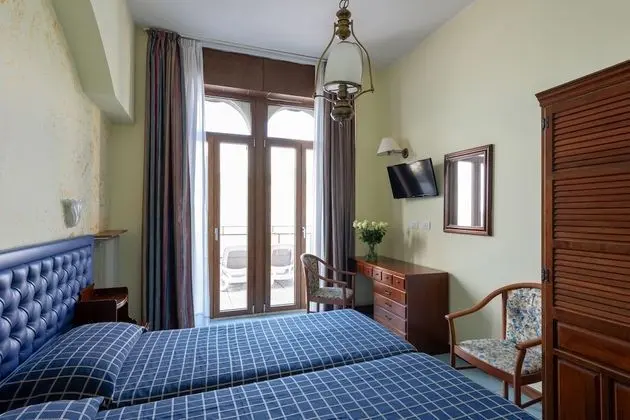 Standard Tek Büyük veya İki Ayrı Yataklı Oda, Göl Manzaralı