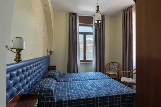 Standard Tek Büyük veya İki Ayrı Yataklı Oda, Göl Manzaralı