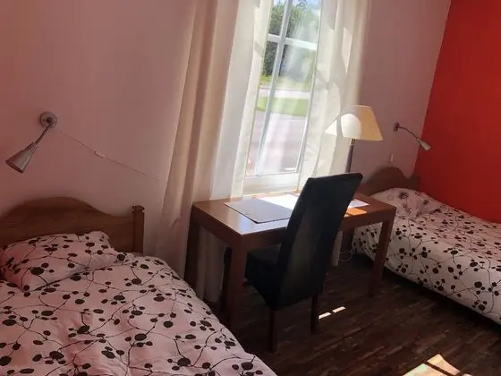 İki Ayrı Yataklı Oda, Ortak Banyo