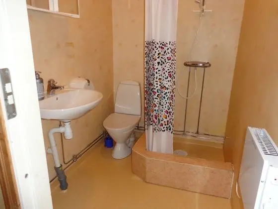 Tek Büyük Yataklı Oda, Ortak Banyo