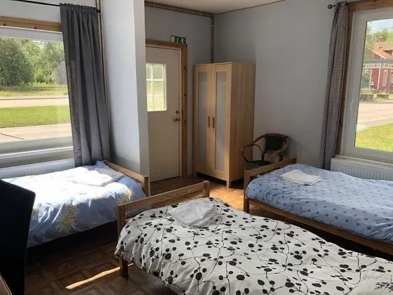 Üç Kişilik Oda, Ortak Banyo