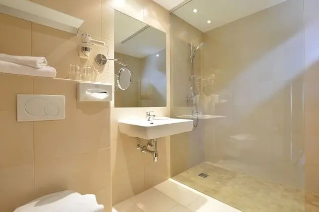 Üç Kişilik Oda, Balkon