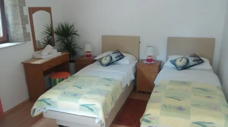 Tek Büyük Yataklı Oda, 2 Tek Kişilik Yatak