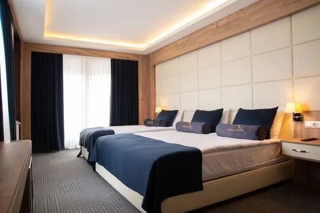 Deluxe Üç Kişilik Oda