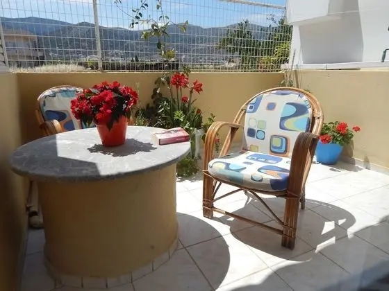 Stüdyo, Bahçe Manzaralı