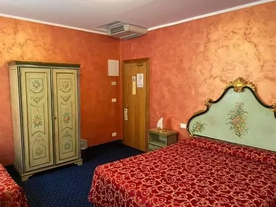 Superior Tek Büyük veya İki Ayrı Yataklı Oda