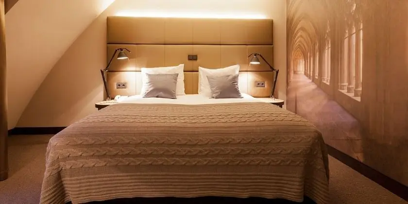 Medium Room