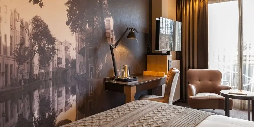 Medium Room