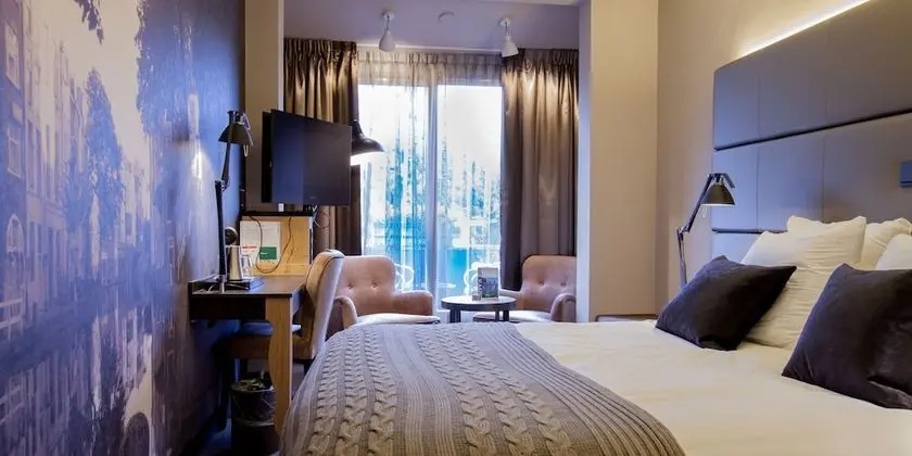 Medium Room